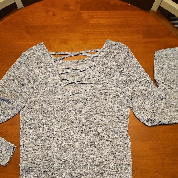Women's Gray Long Sleeve Lightweight Sweater - Picture 3 of 5